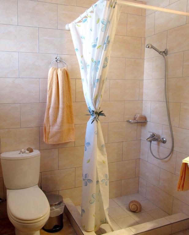 Villa Yiotevi Poros Town Zimmer foto